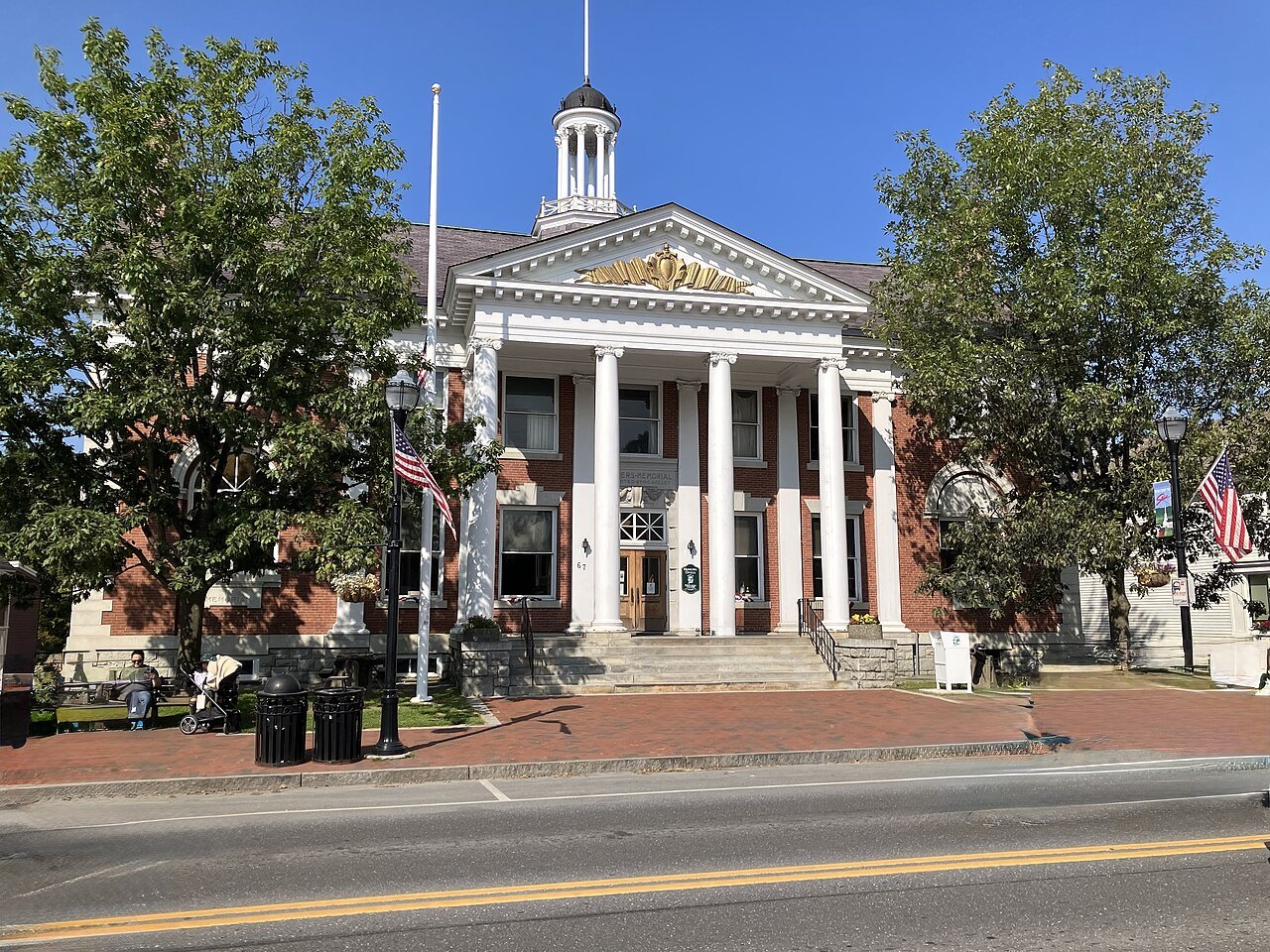 The Akeley Memorial Building, a hall with white columns and a cupola, in Stowe.